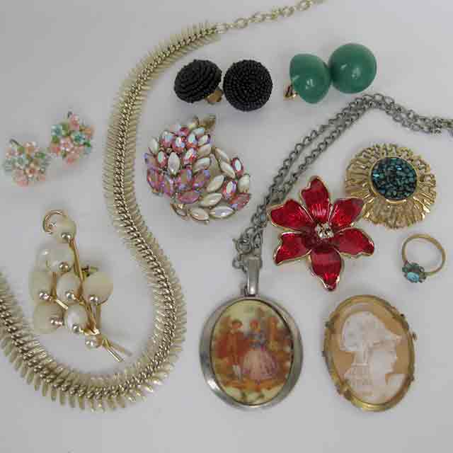 COSTUME JEWELLERY, Assorted